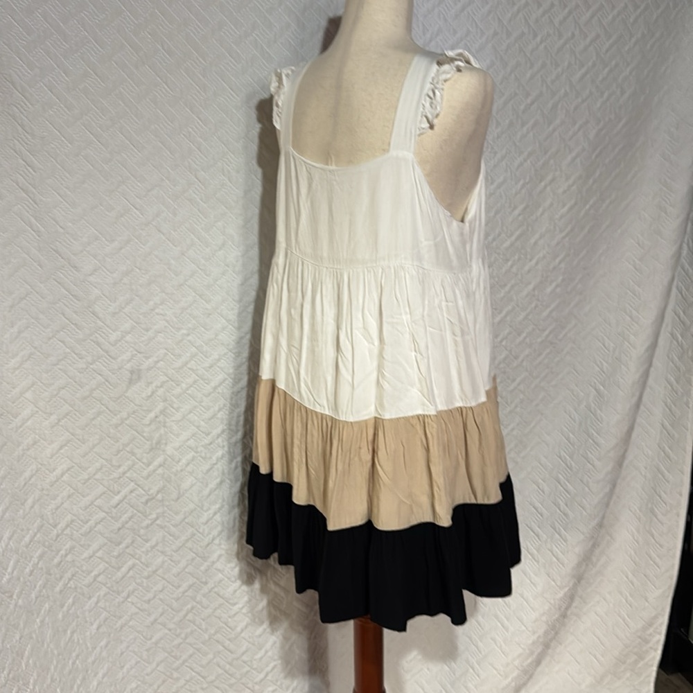 Dress Large Pit To Pit 20” Collar to Hem 26” Shoulder to Hem 32” - Picture 3 of 4